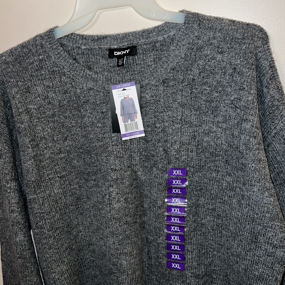 DKNY women’s Cashmere Blend sweater. - Picture 11 of 16